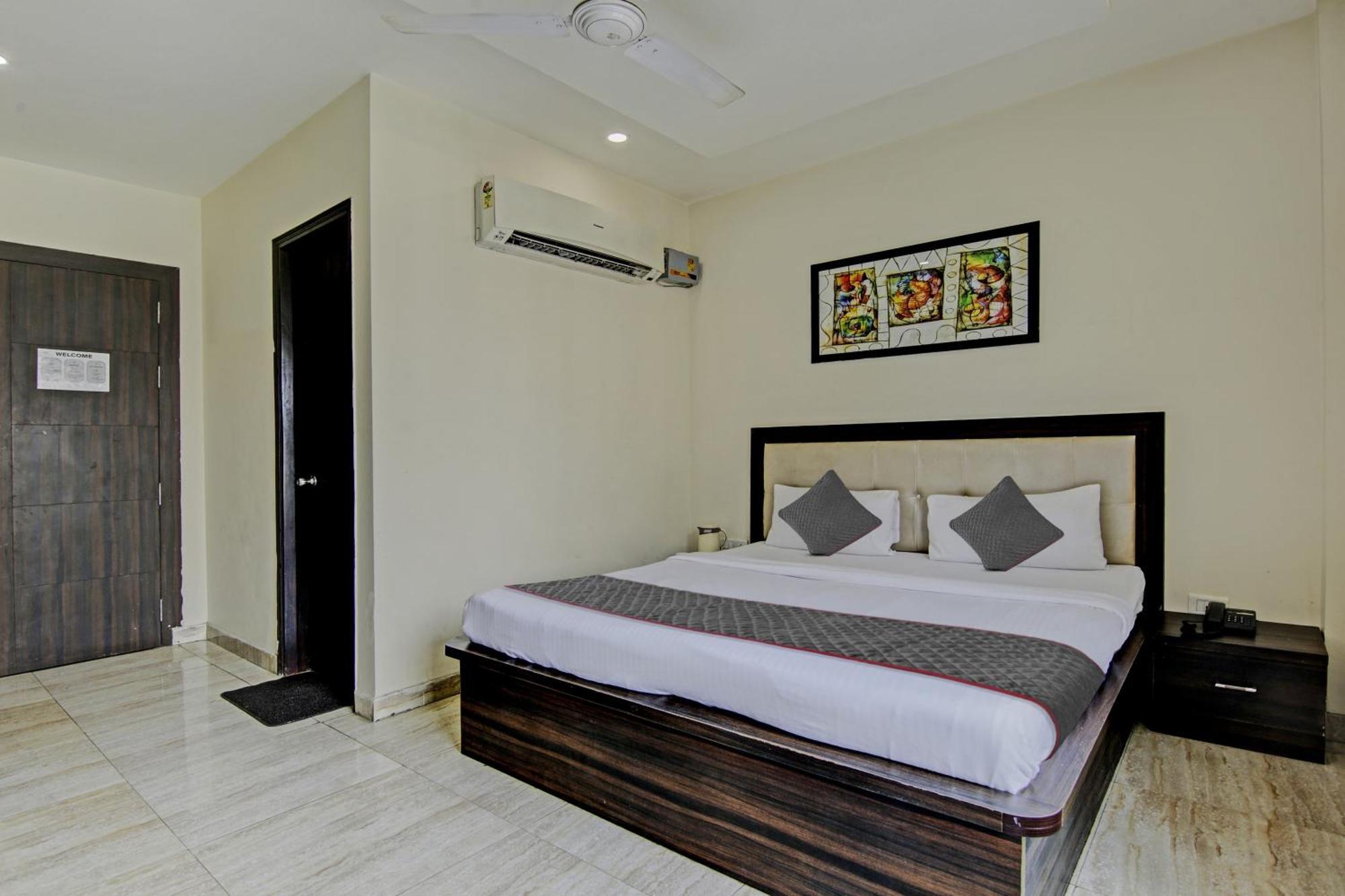 גאזיאבאד Townhouse Grand Inn מראה חיצוני תמונה